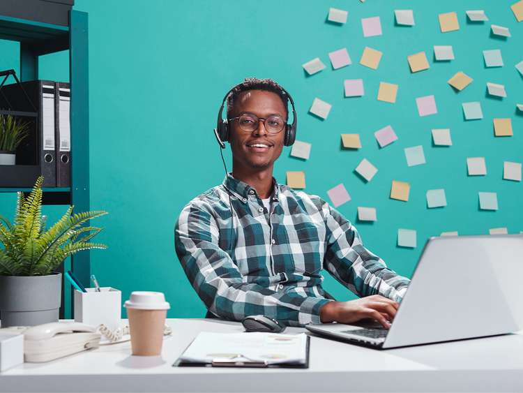 helpdesk para prestar apoio a clientes e funcionários