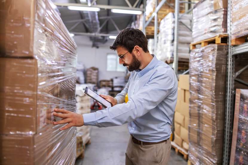 warehouse operator checks the inventory date and what's the dsi ratio