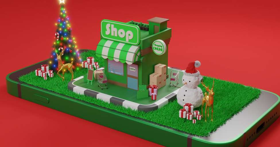 Chica cuelga adornos en plena campaña de navidad.
