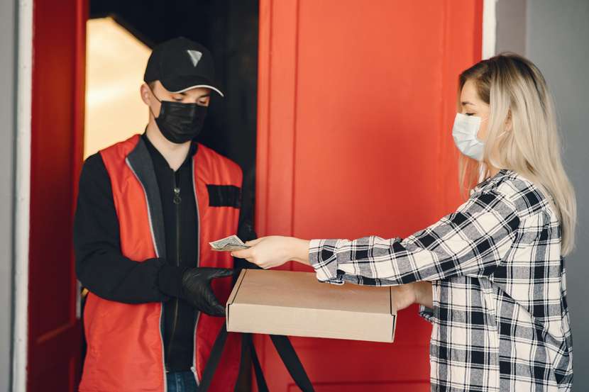 no envio à cobrança o cliente paga diretamente ao estafeta